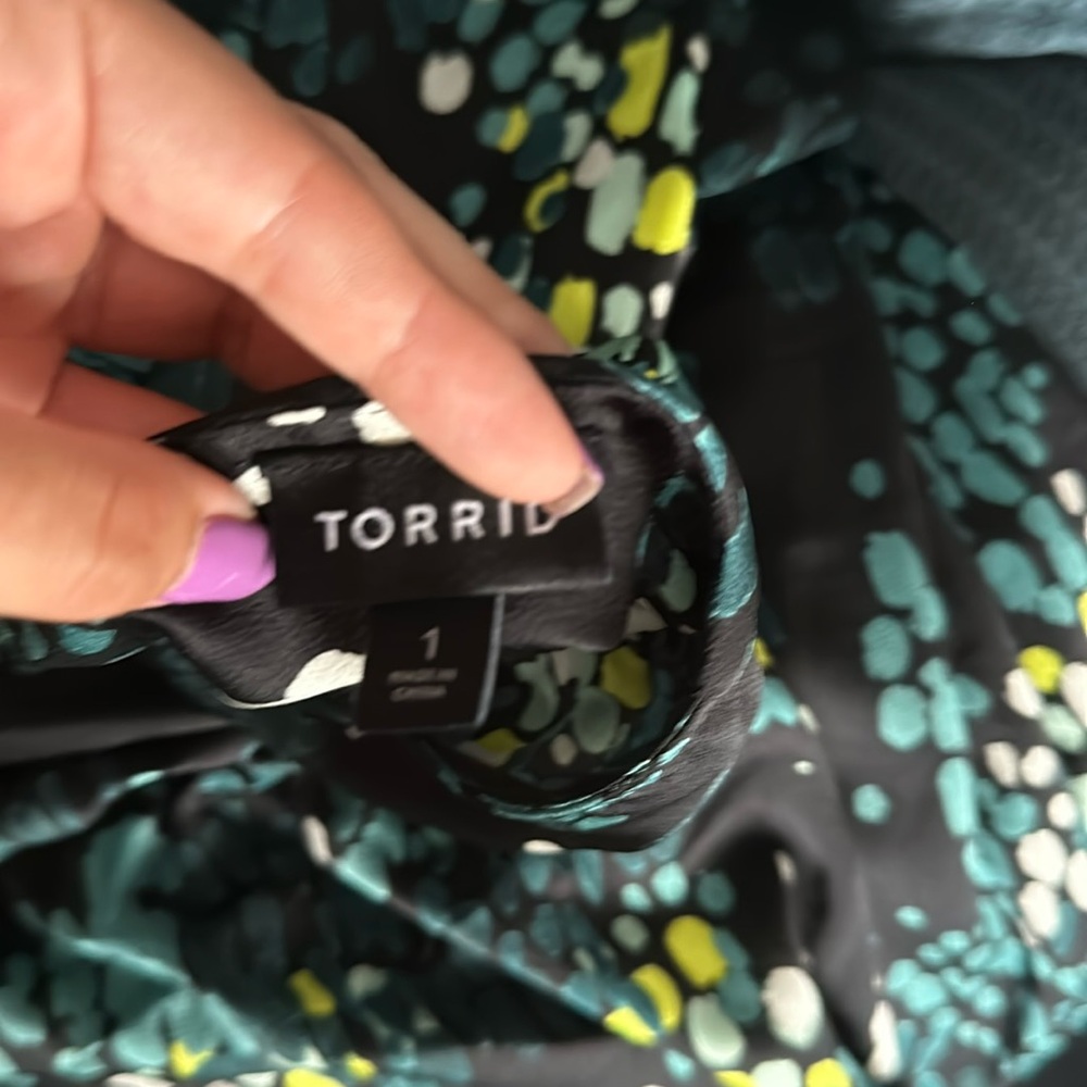 Torrid long sleeved top, multi colored, size 1. Great condition.